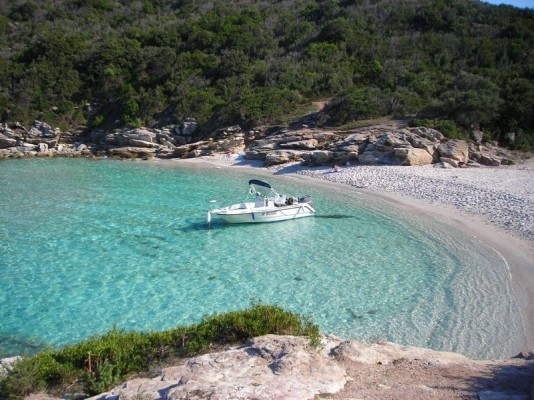 Petite crique dans les Agriates