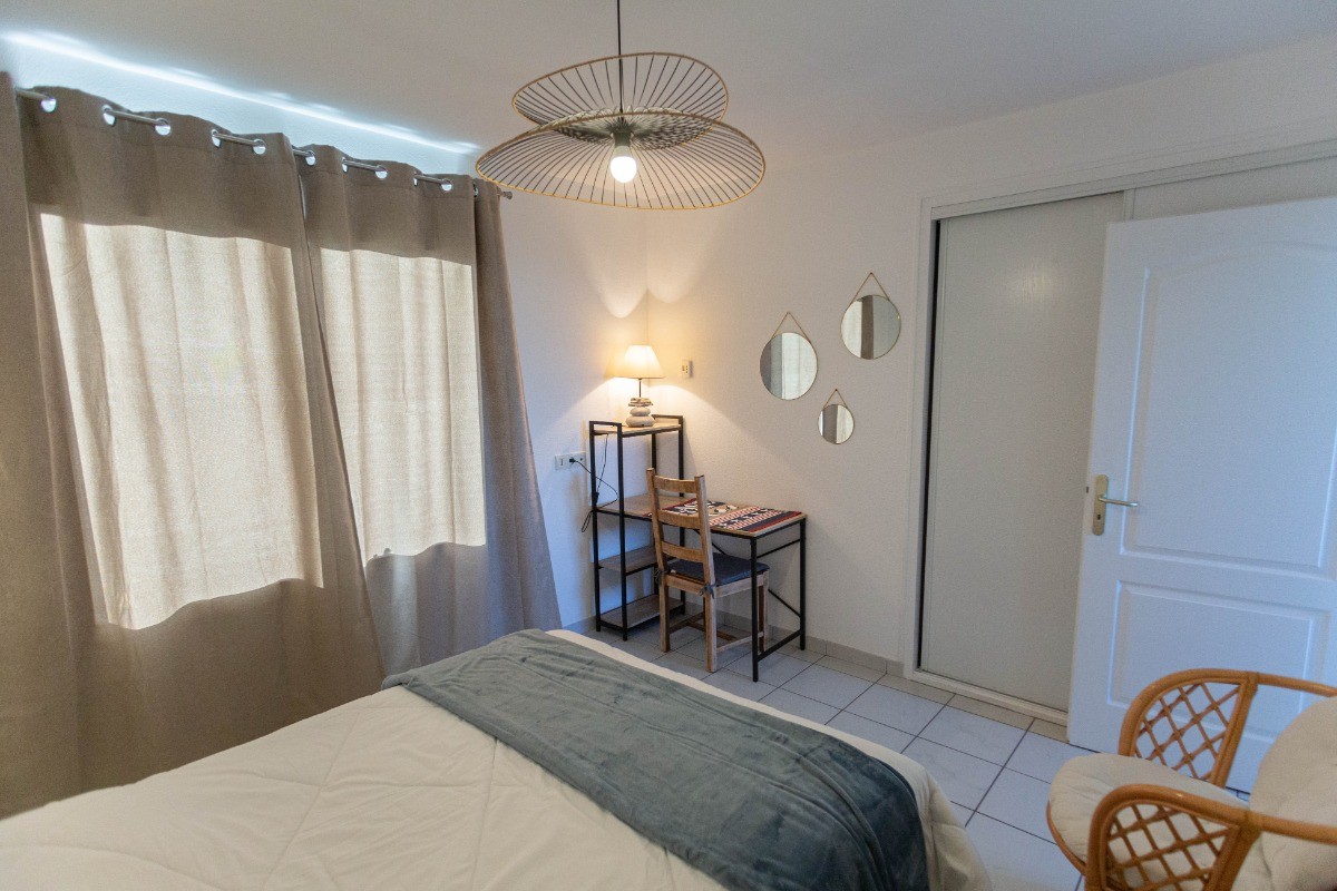 Clévacances -MAISON POUR 4 PERSONNES IDÉALEMENT SITUÉE PRES DE LA MER entre PERROS- GUIREC ET PAIMPOL - COTES D'ARMOR - BRETAGNE - chambre