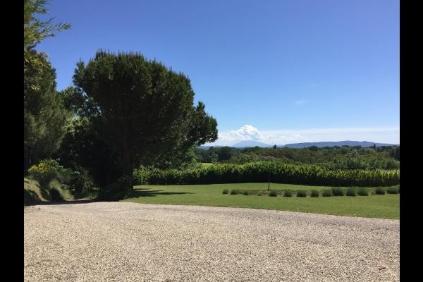 Vue extérieure devant le Mas