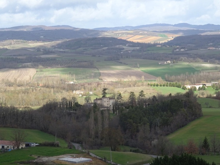 Vue du gite au blason bleu à Castelnau de Montmiral (Tarn près de Toulouse)