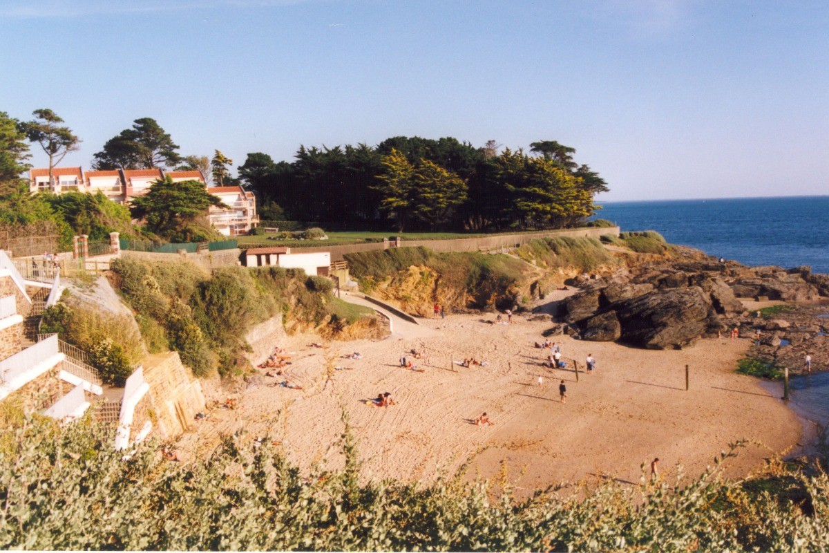 plage de la Birochère en bas de la résidence
