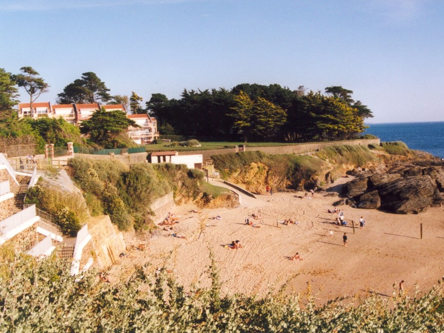 plage de la Birochère en bas de la résidence