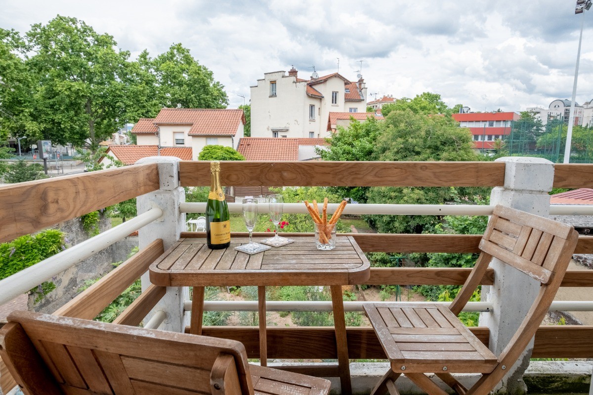 Balcon aménagé avec vu jardin