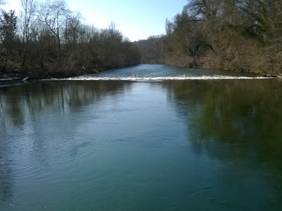 Rivière "La Cèze" à 500 m de la location