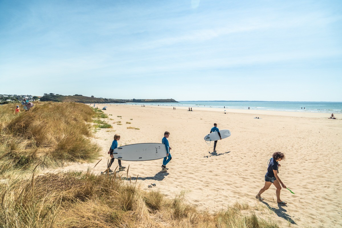 Grande plage de sable fin en face de la résidence