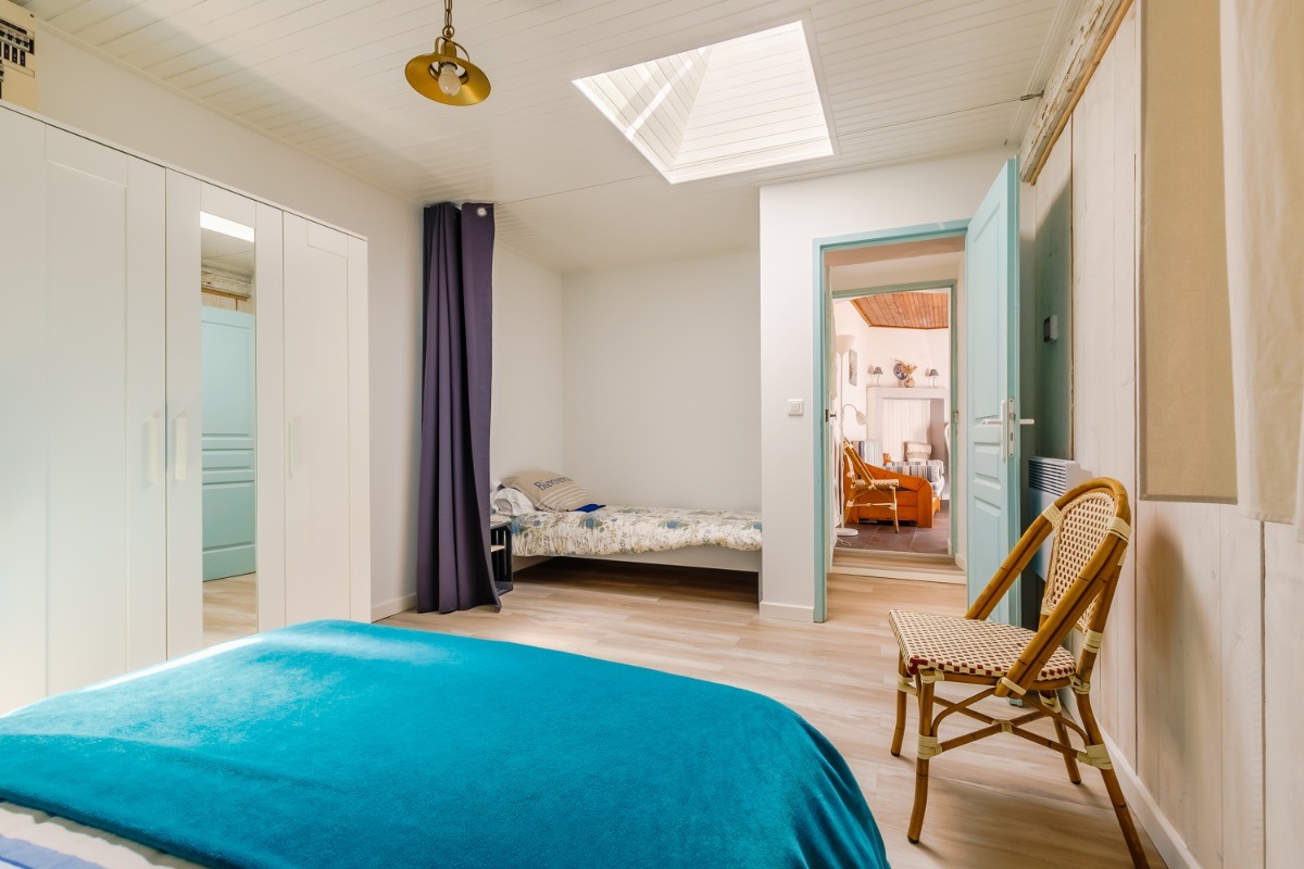 chambre 1 grande maison avec 1 lit 140 et & lit 90