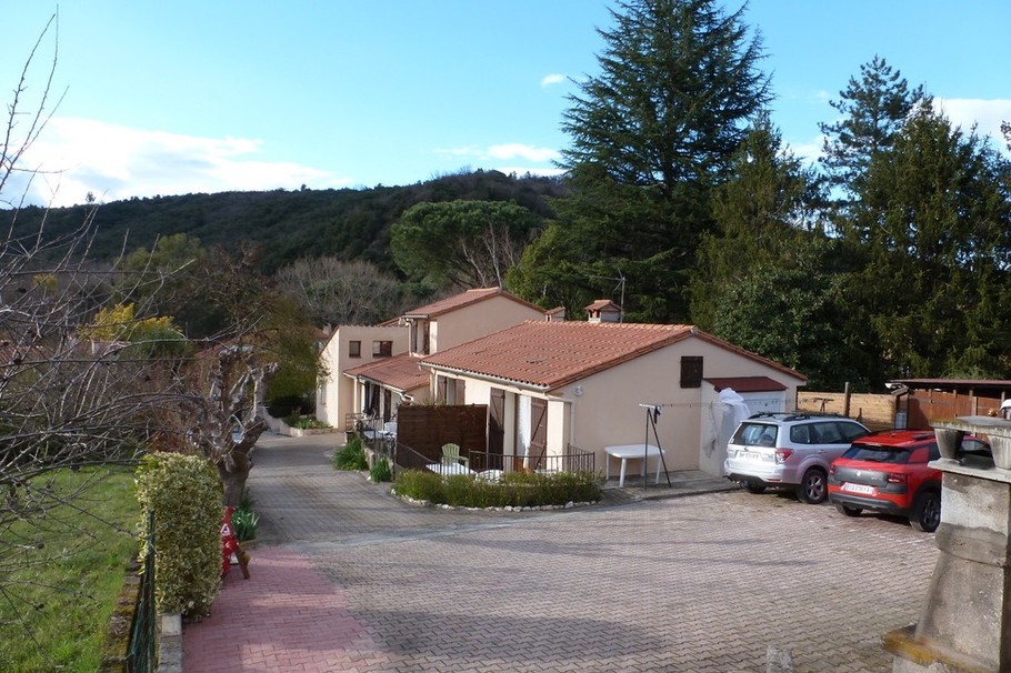 Parking avec vue d'ensemble