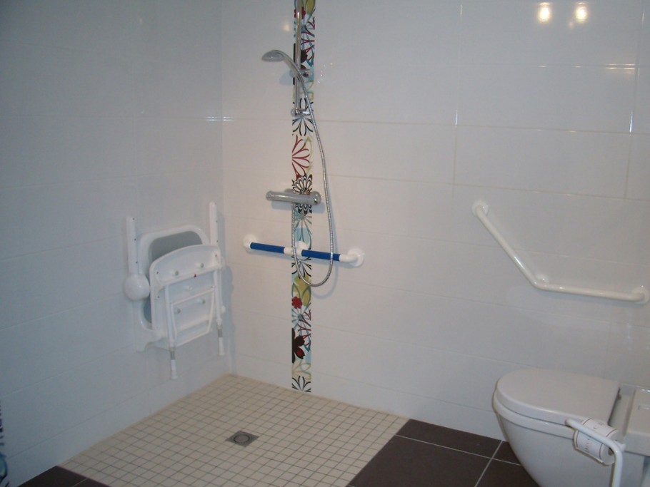 douche à litalienne avec son siège strapentin