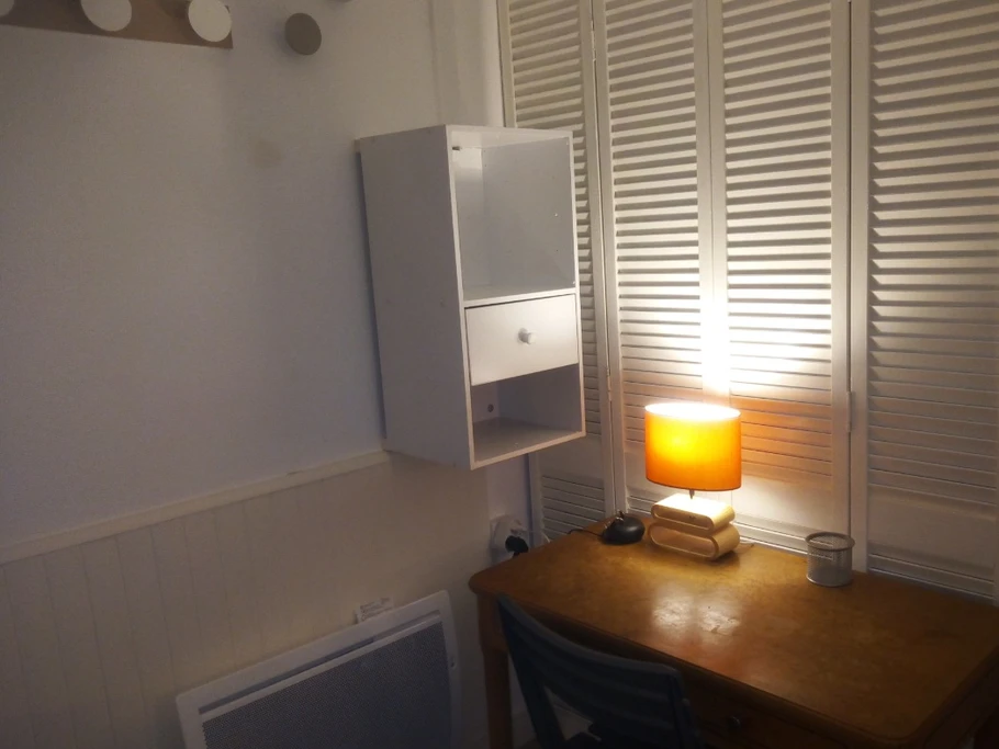 Coin bureau dans la chambre