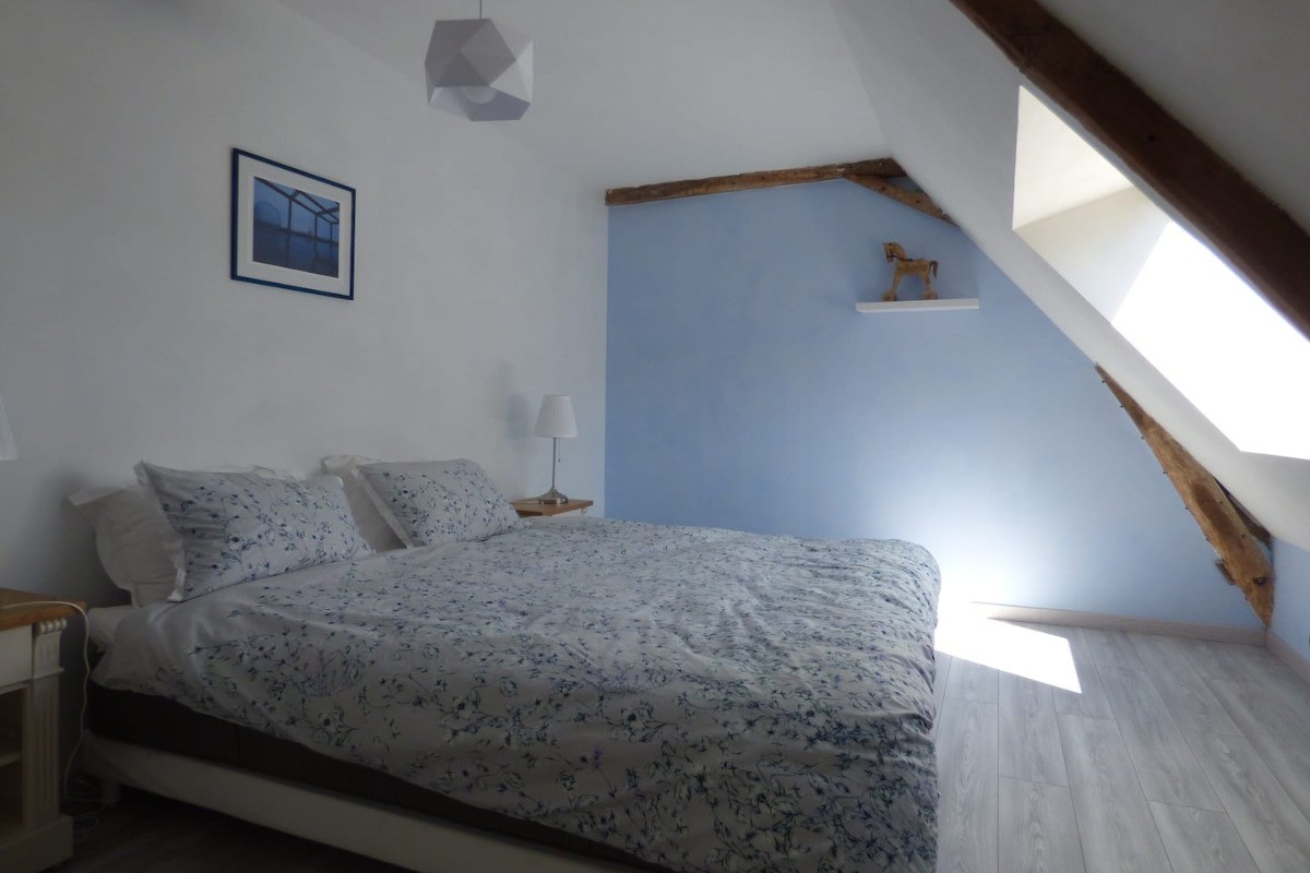 Chambre 4 étage 2 lits 90 ou un king size avec sur-matelas (pour le confort)