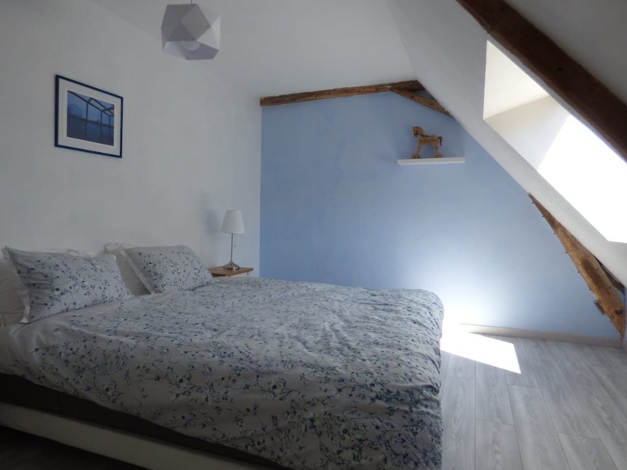 Chambre 4 étage 2 lits 90 ou un king size avec sur-matelas (pour le confort)