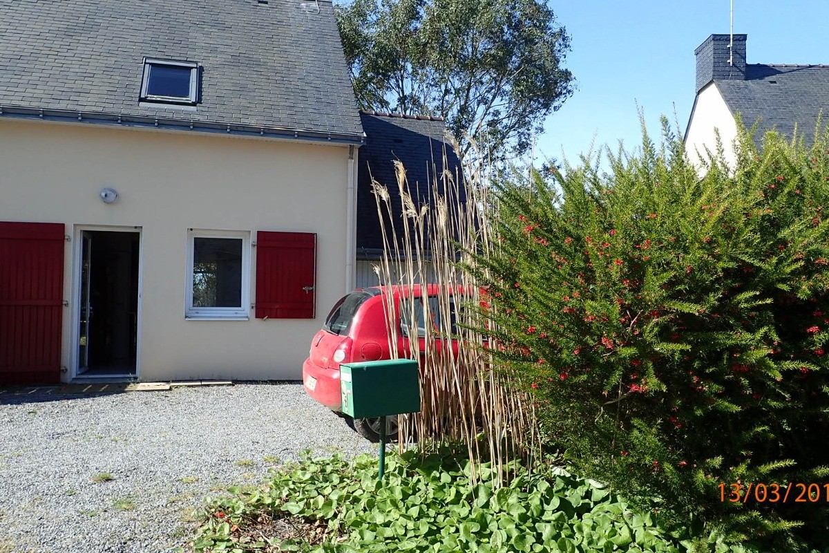 La maison côté rue, parking privé pour 2 voitures