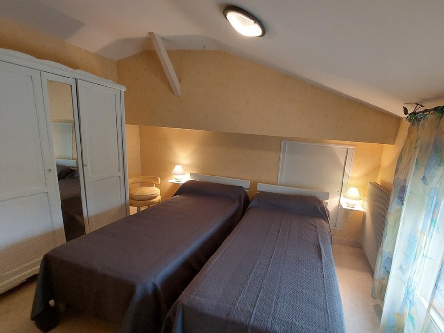 Chambre 2 à l'étage