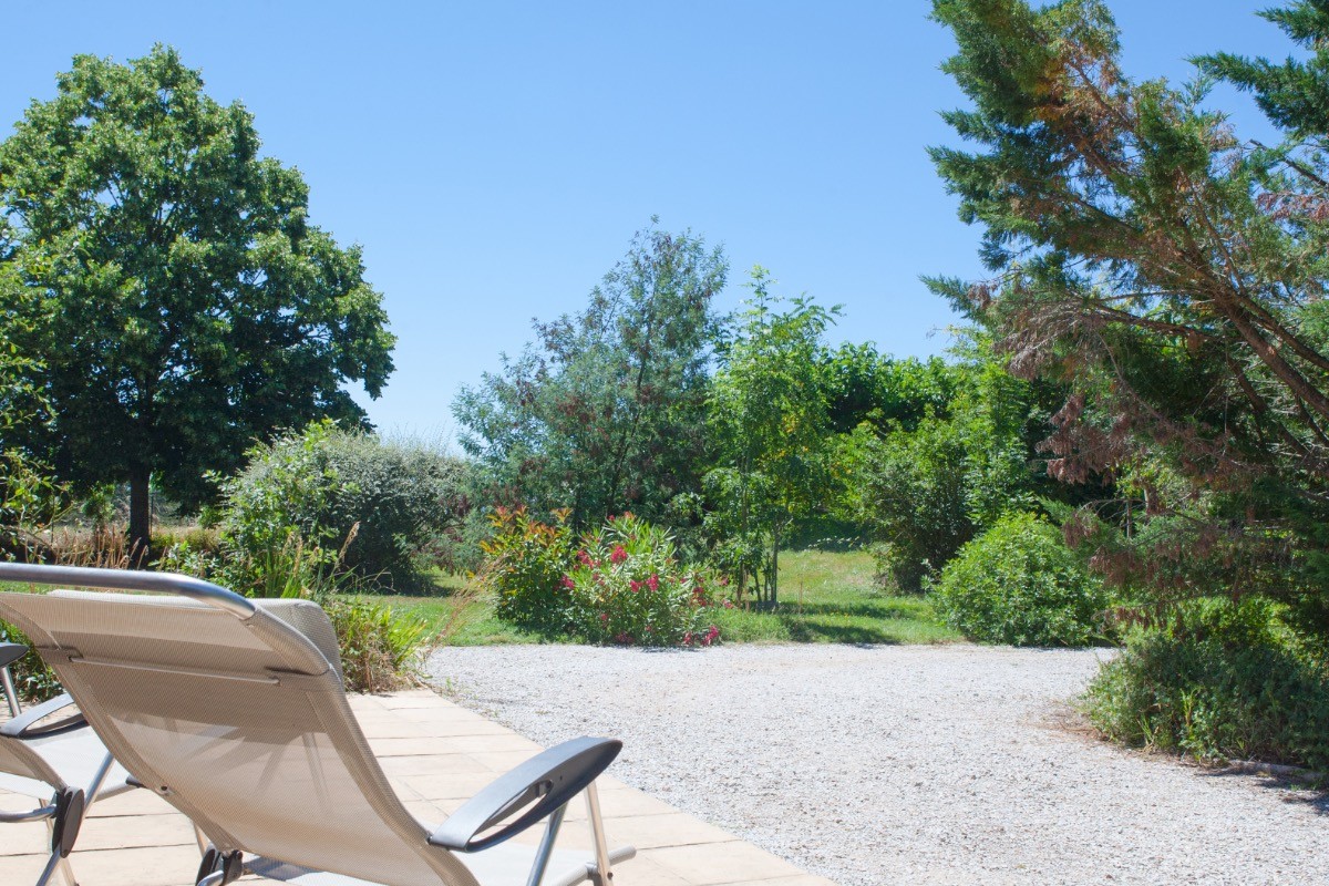 Vue du jardin devant le gîte
