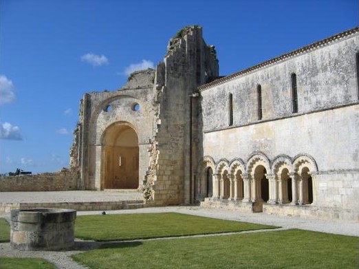 Abbaye de Trizay en Charente maritime