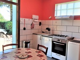 Cuisine avec accès plain pied sur jardin