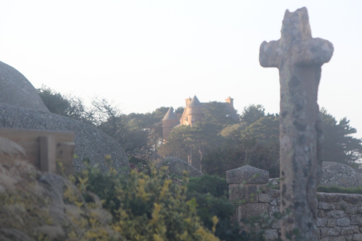 Le Château de Costaeres - vue du jardin