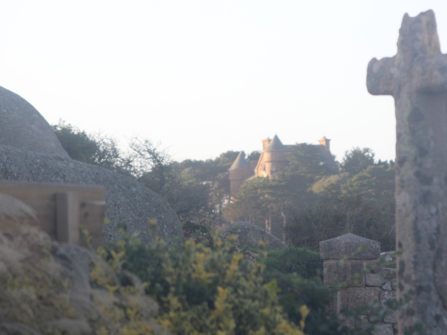 Le Château de Costaeres - vue du jardin