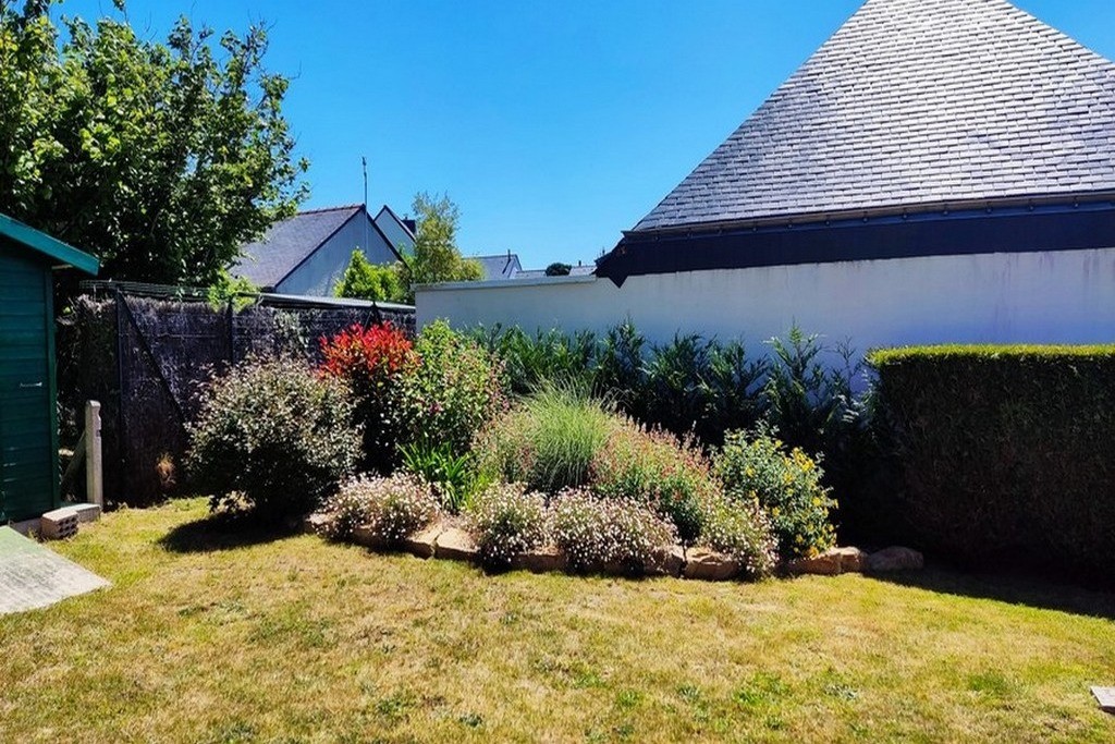 La villa Bruyeride et son jardin fleuri