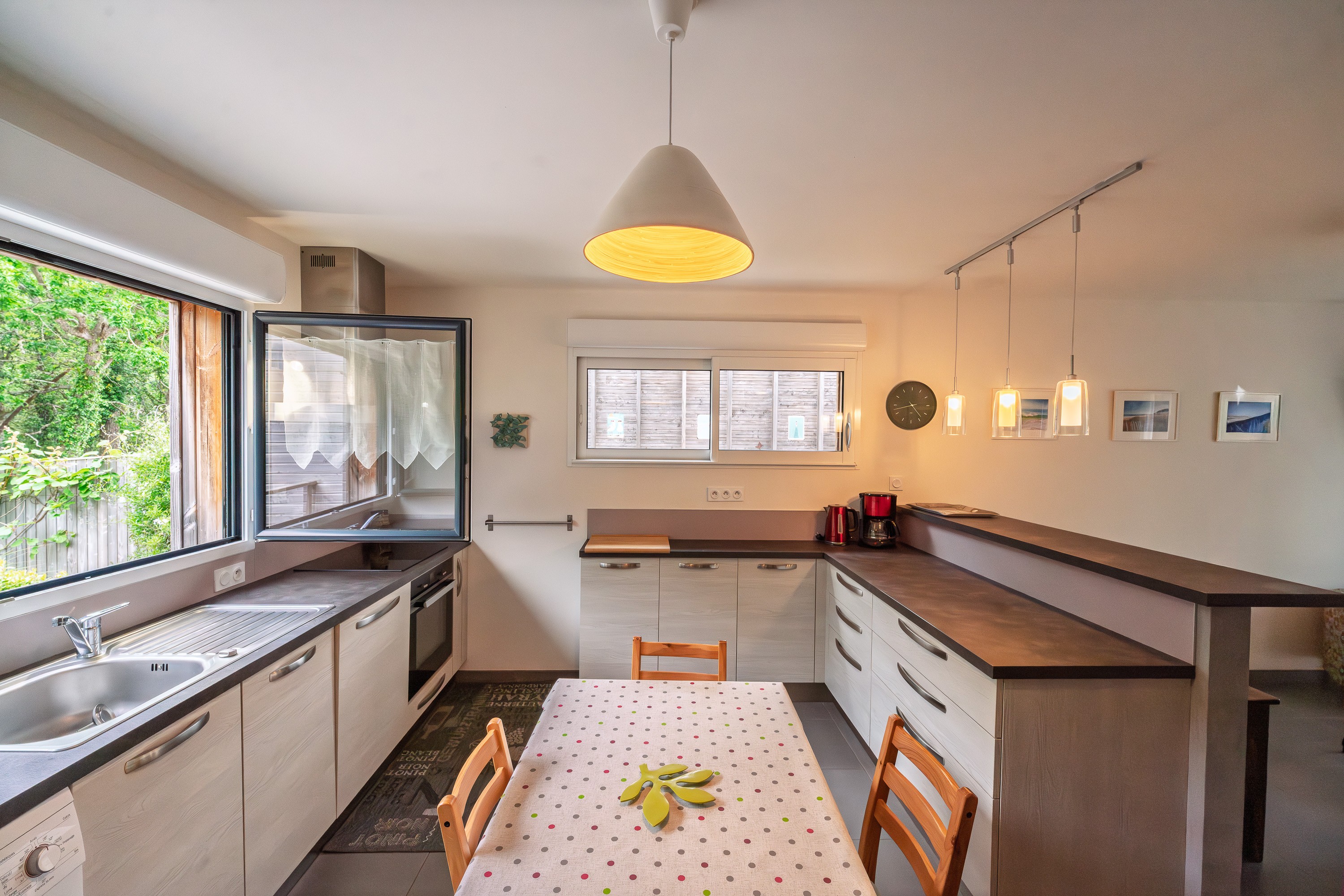 Kitchen dining room