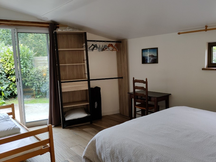 Grande chambre avec lit confortable en 160cm