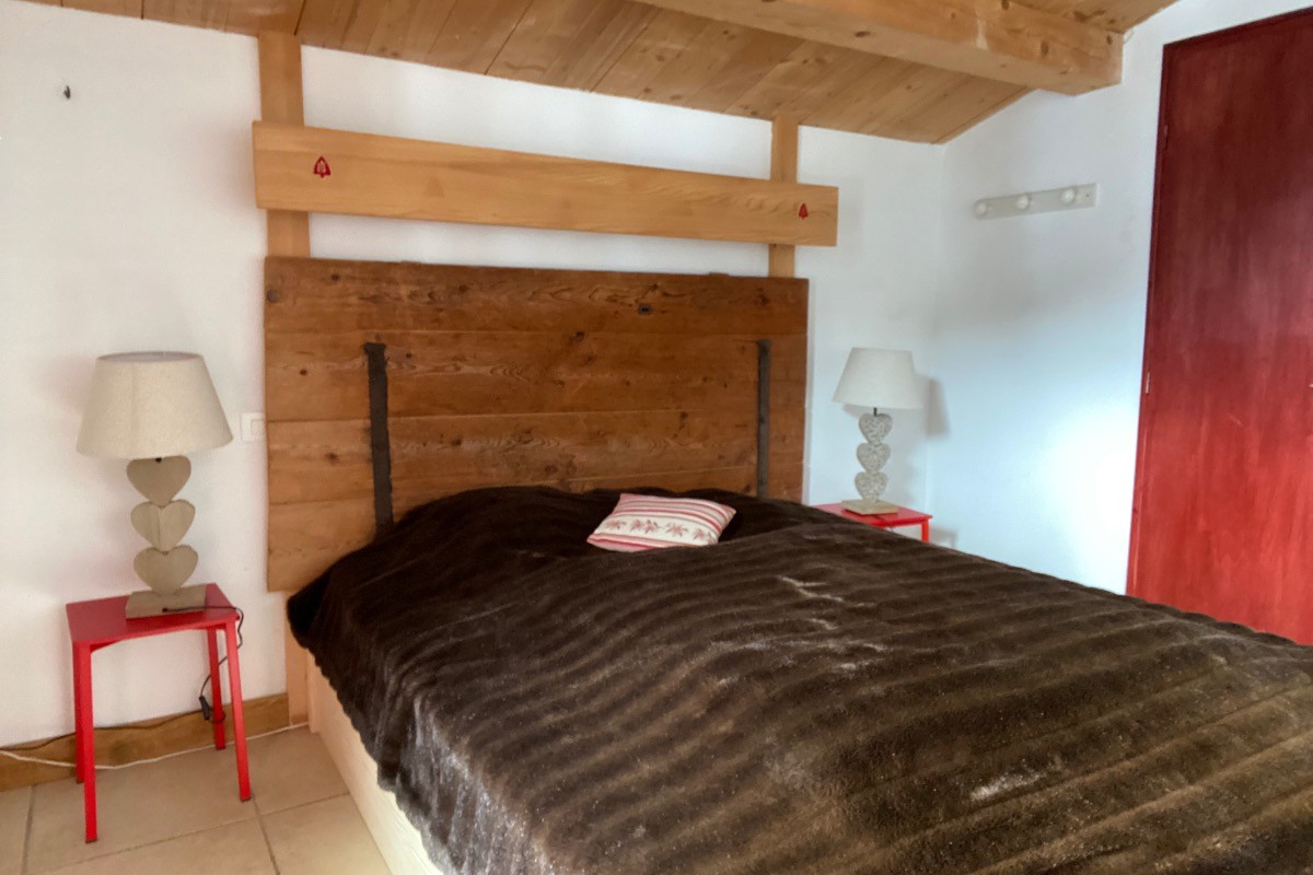 Chambre Notre Dame de Bellecombe, 2ème étage lit en 160
