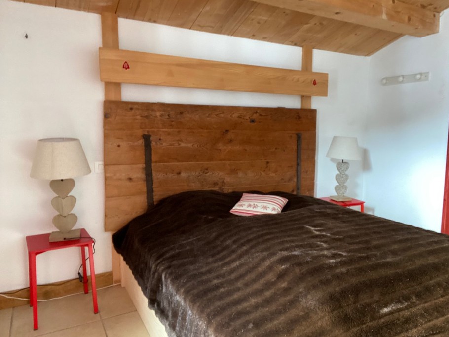 Chambre Notre Dame de Bellecombe, 2ème étage lit en 160