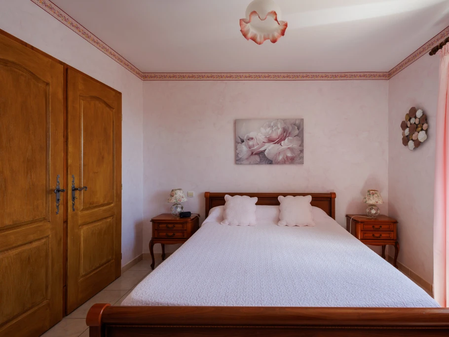 La chambre "Rose" avec lit en 160 cm