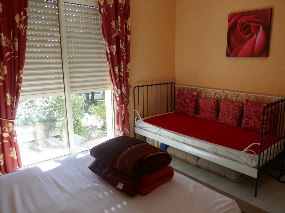 Chambre avec un lit en 160 et un lit en 90