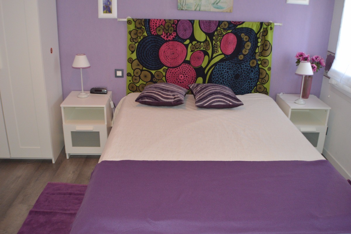 Chambre mauve - étage - Maison Grise pour 5 personnes, proche plages, Meschers sur Gironde près de Royan
