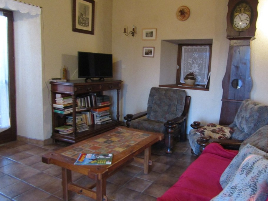 Vous préférez lire ou bien regarder la TV à la Fenial ?