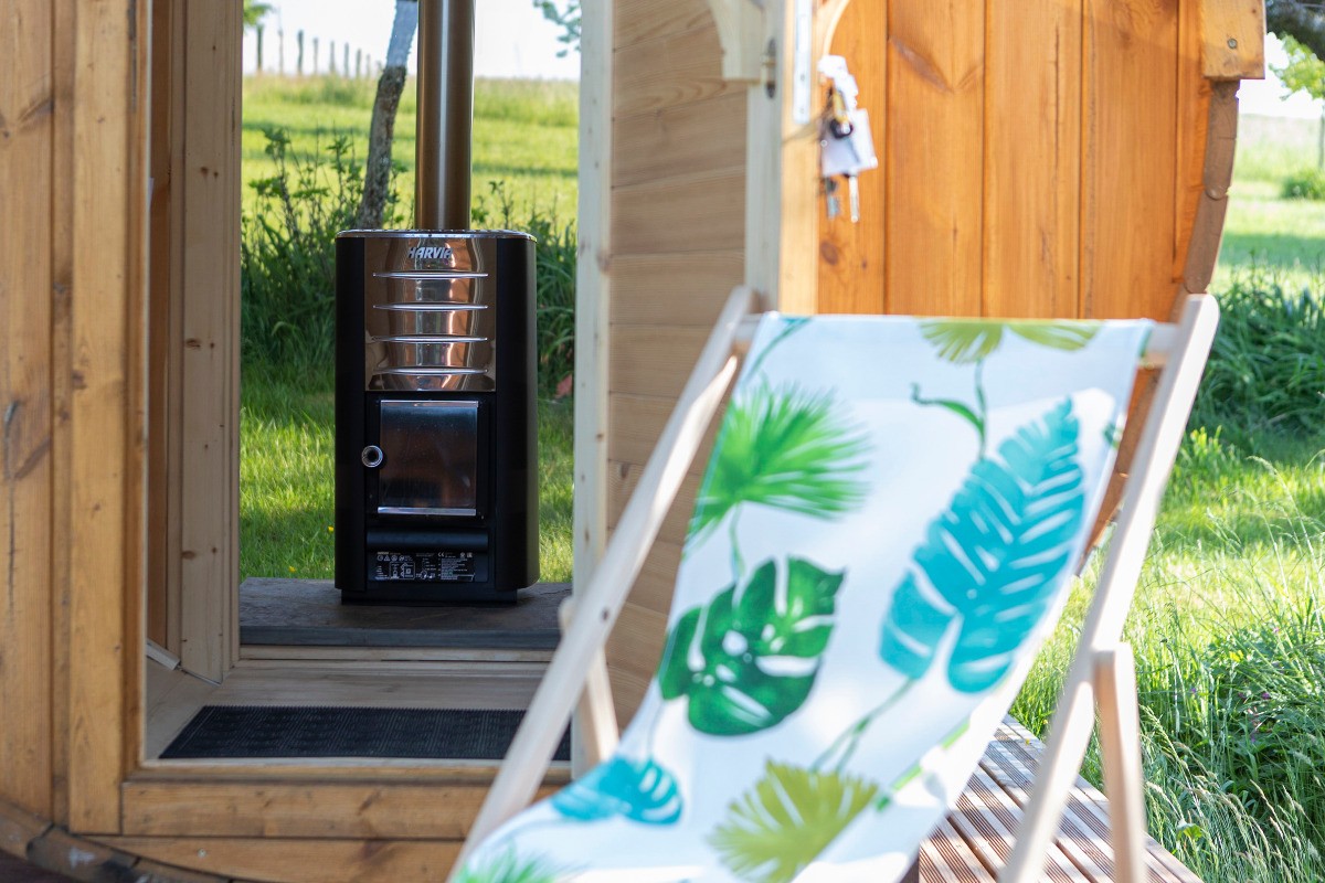 Un sauna à l'intérieur de notre tonneau comme si vous étiez dehors! - Tiny House O Ptit Nid Milie