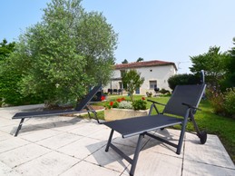 Terrasse autour de la piscine