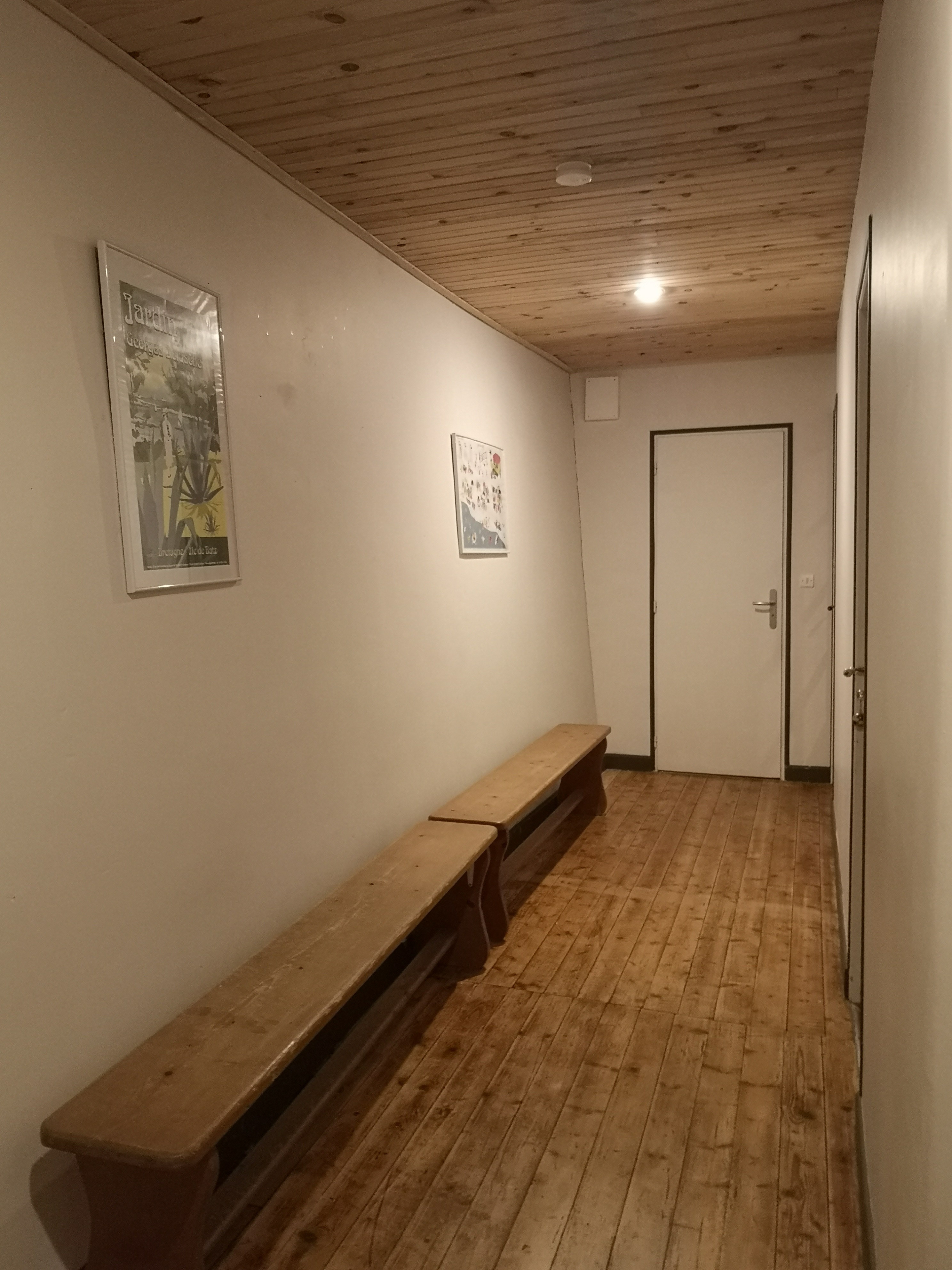 A l'étage, le couloir vers les chambres