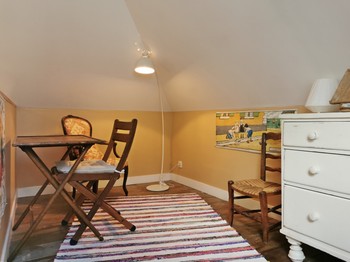 Floor 2: Tristan bedroom with 2 single beds (90cm)