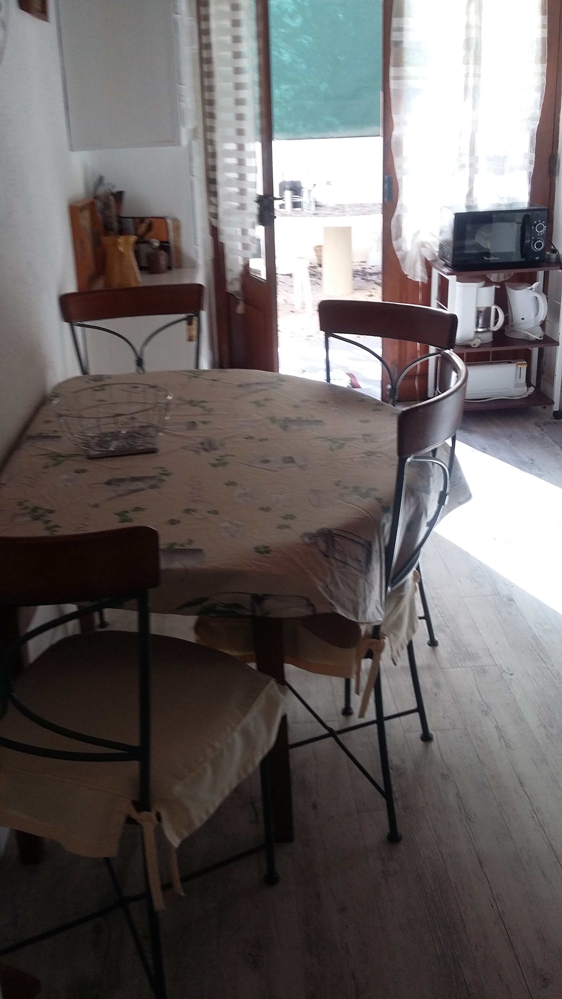 Cuisine avec accès cour