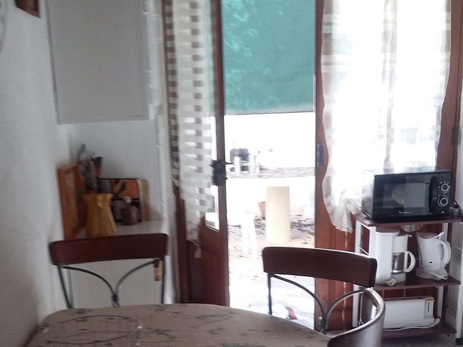 Cuisine avec accès cour