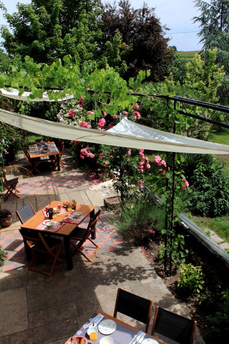 Petit déjeuner sur la terrasse