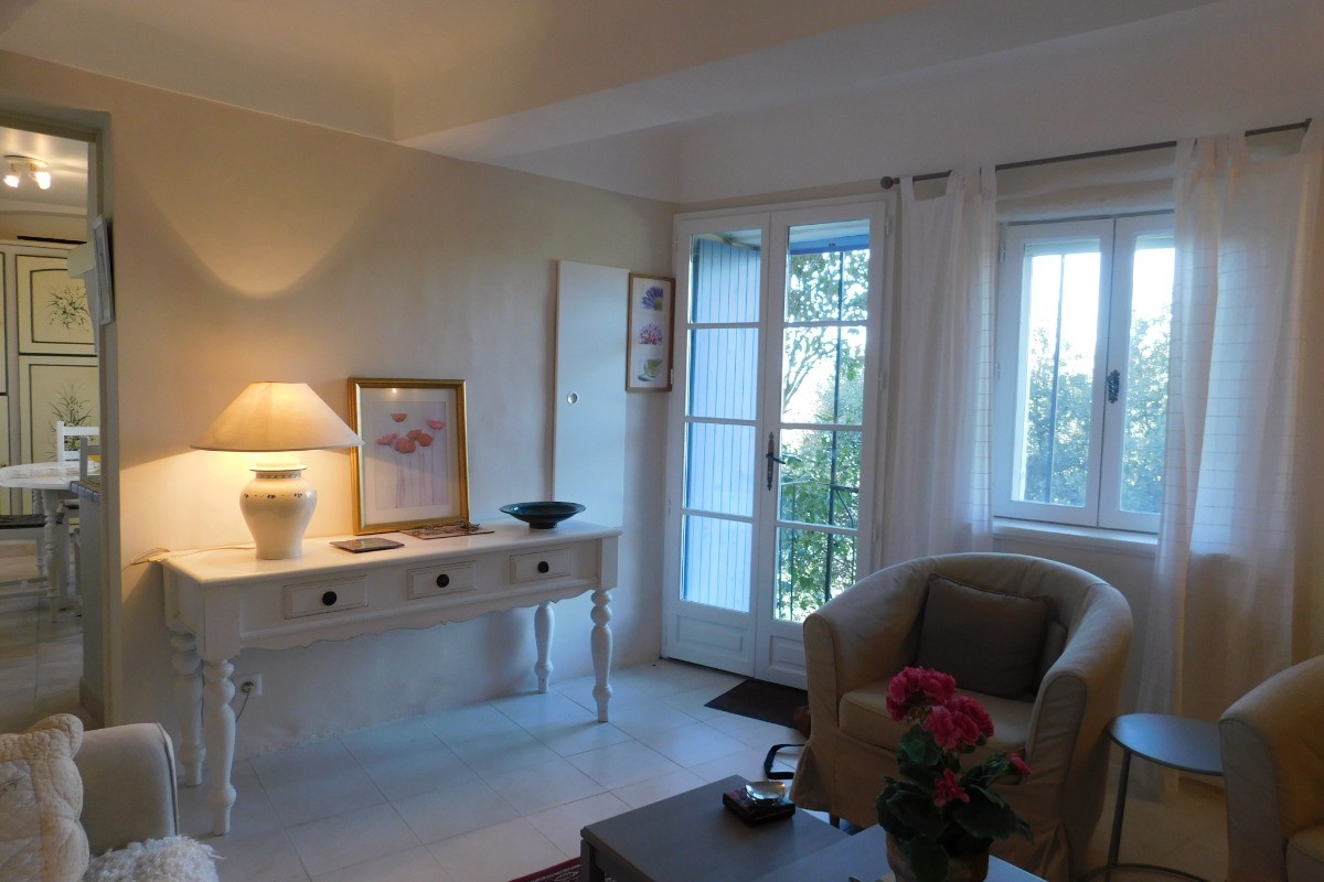Entrée par le salon, 1er niveau