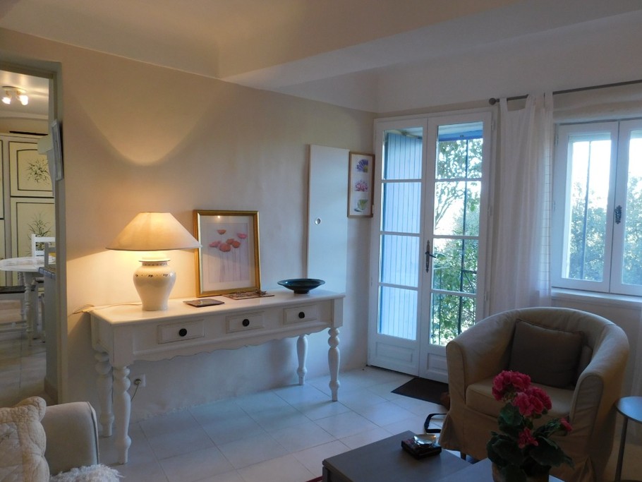 Entrée par le salon, 1er niveau
