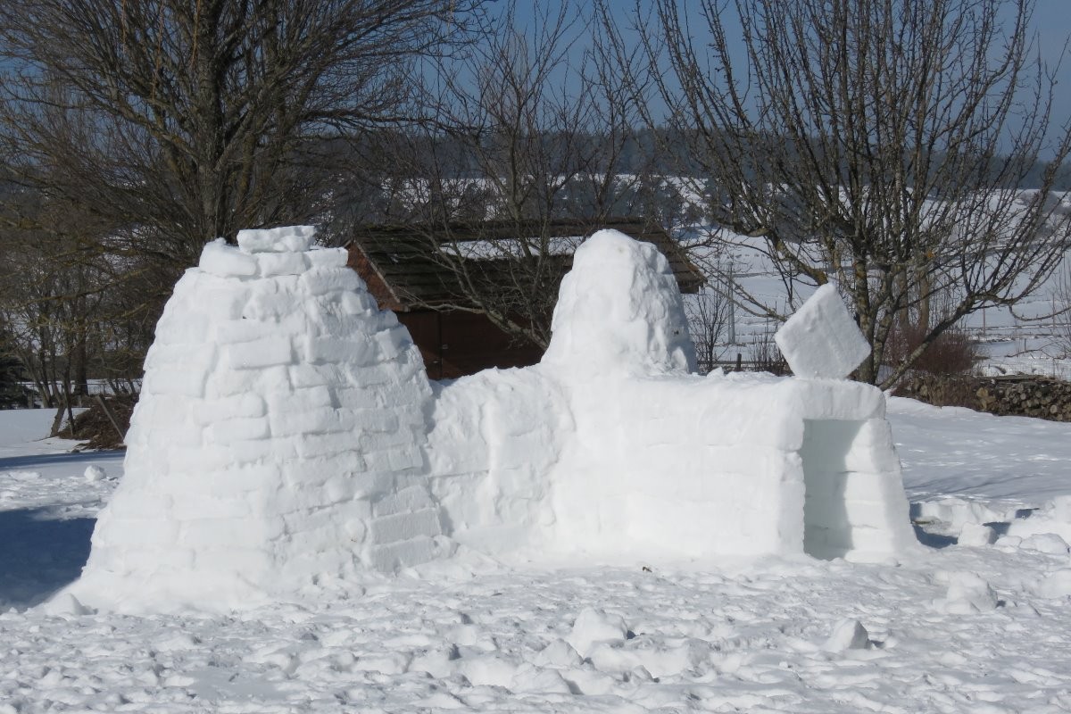 Un super igloo réalisé par les locataires du gîte