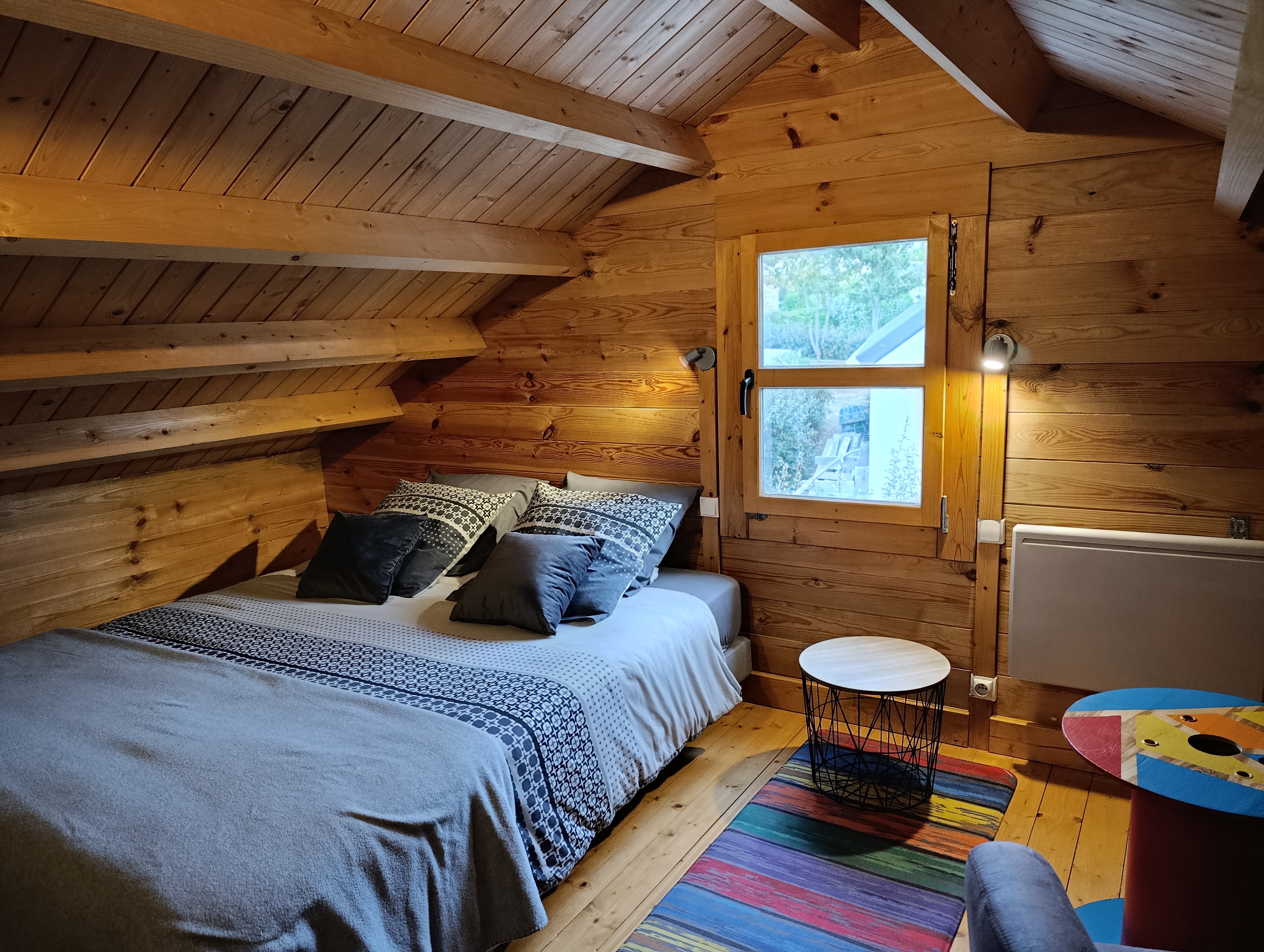 Mezzanine bedroom with a queen-size bed