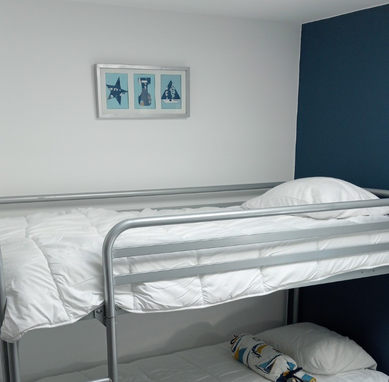 Chambre 3 avec 4 lits en 90 superposés