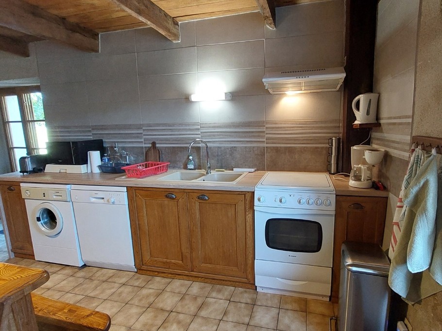 Cuisine bien équipée pour préparer vos repas