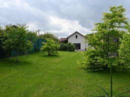 House with large enclosed garden