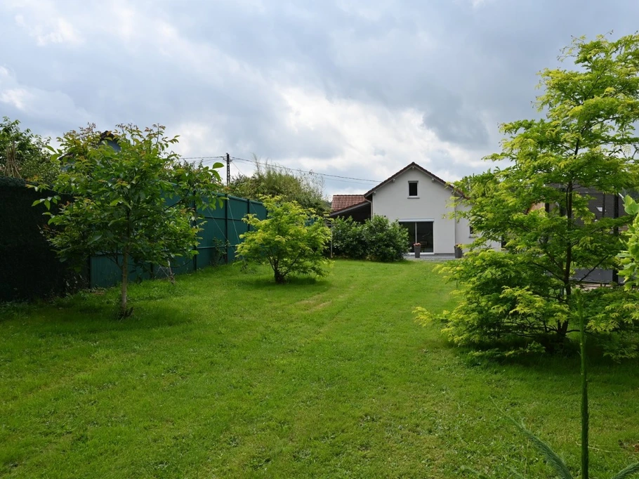 Maison avec son grand jardin clos