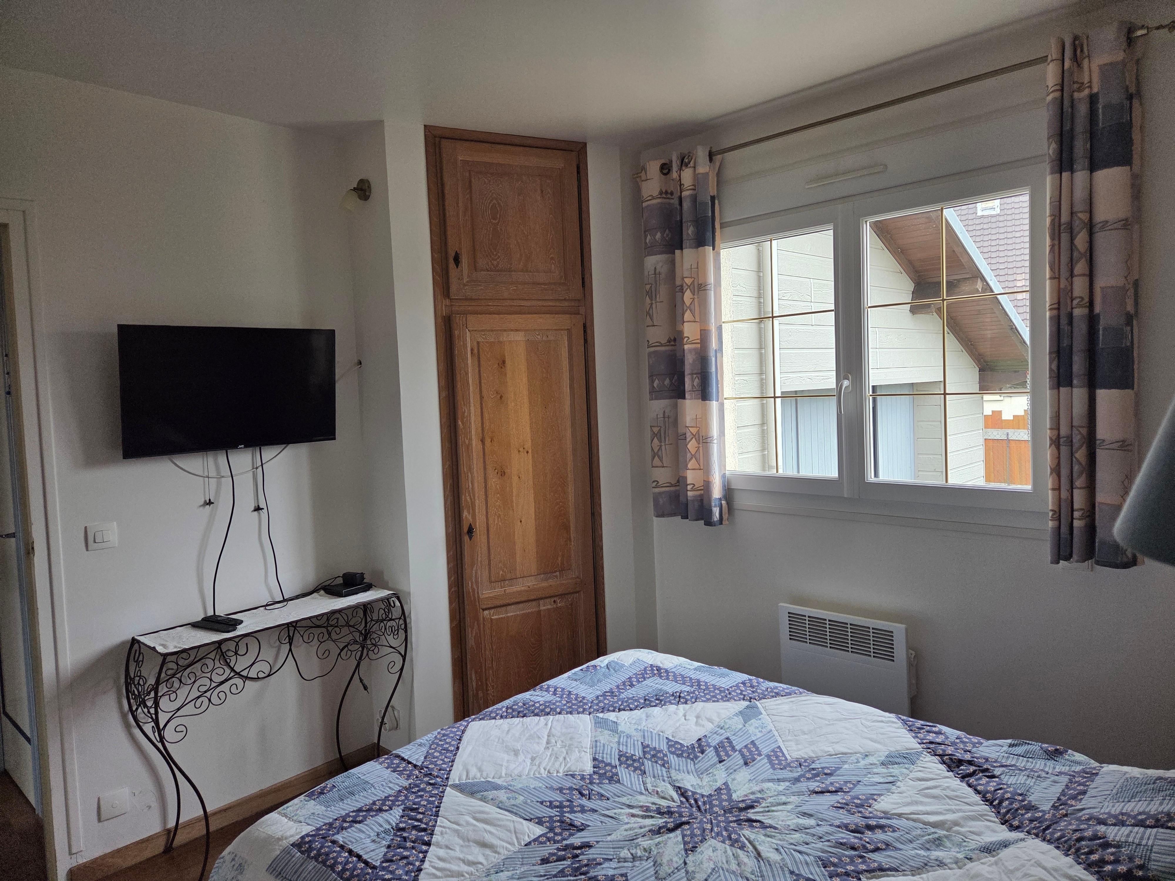 Bedroom 1 - TV
