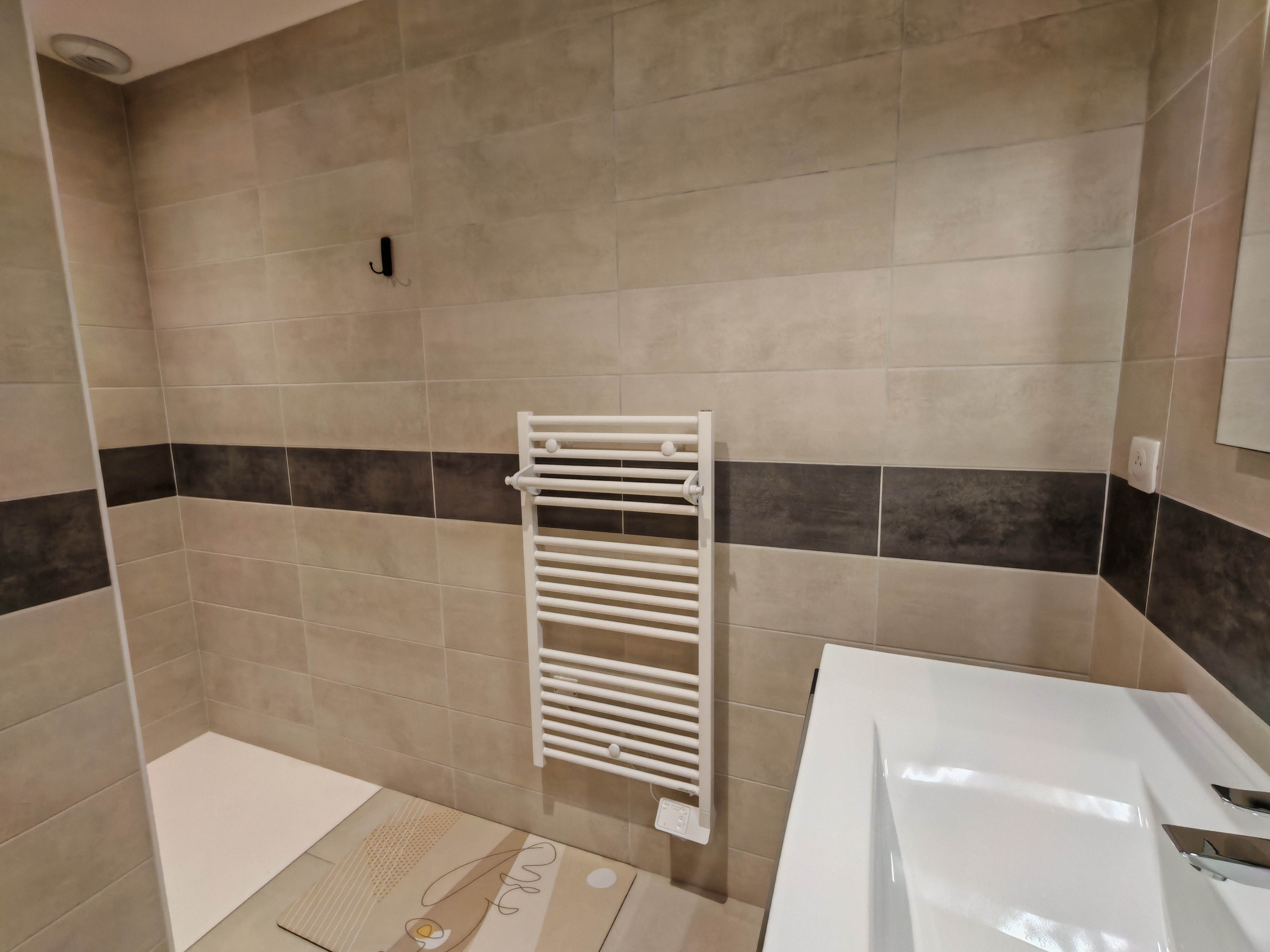 Shower room - Left-hand night section