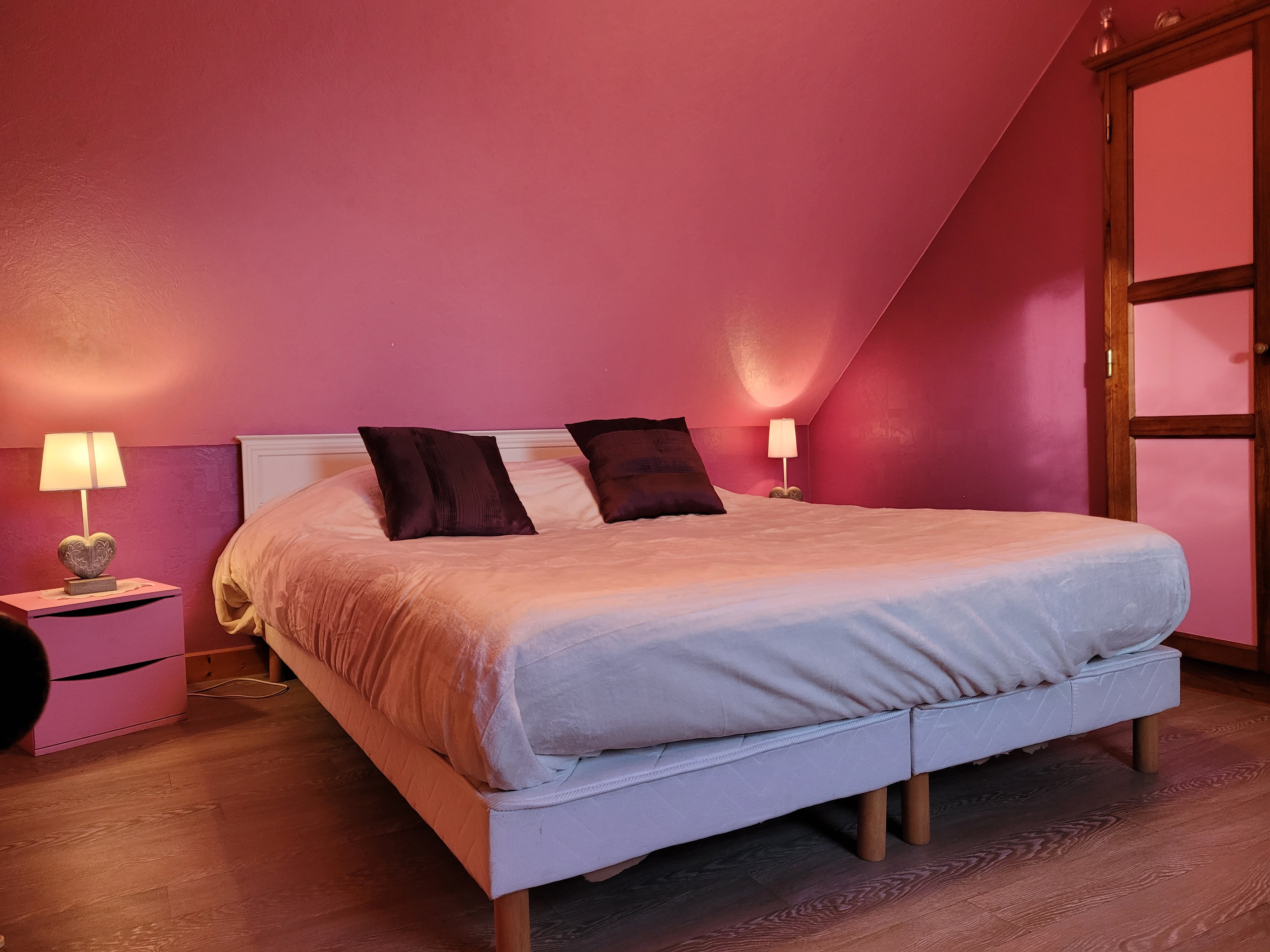 Le Grand location de vacances, Pléhedel, chambre étage avec lit double