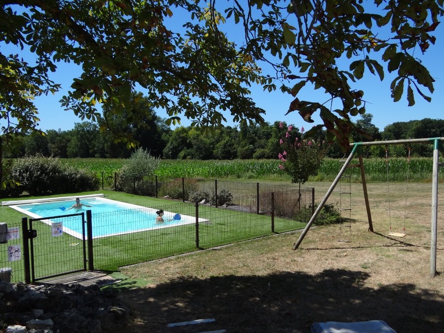 Piscine et portique